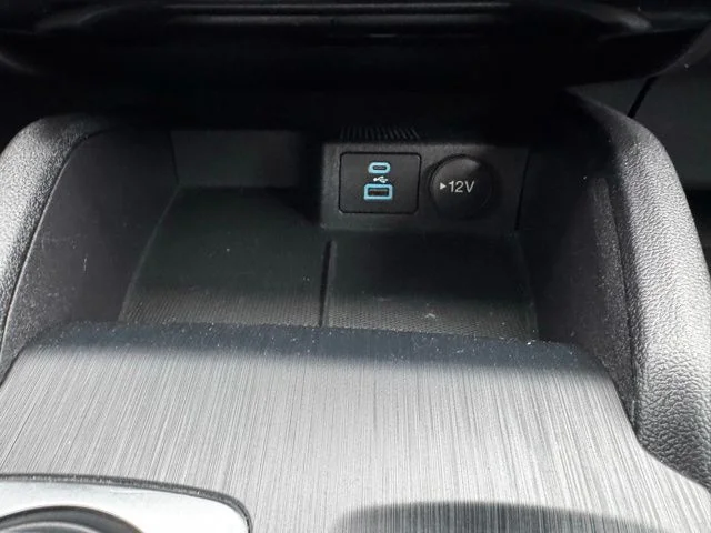 Used 2022  Ford SEL image 28
