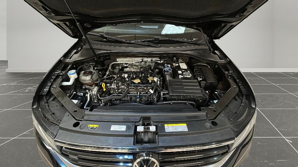 Used 2022 Black Volkswagen 2.0T SE R-Line Black image 18