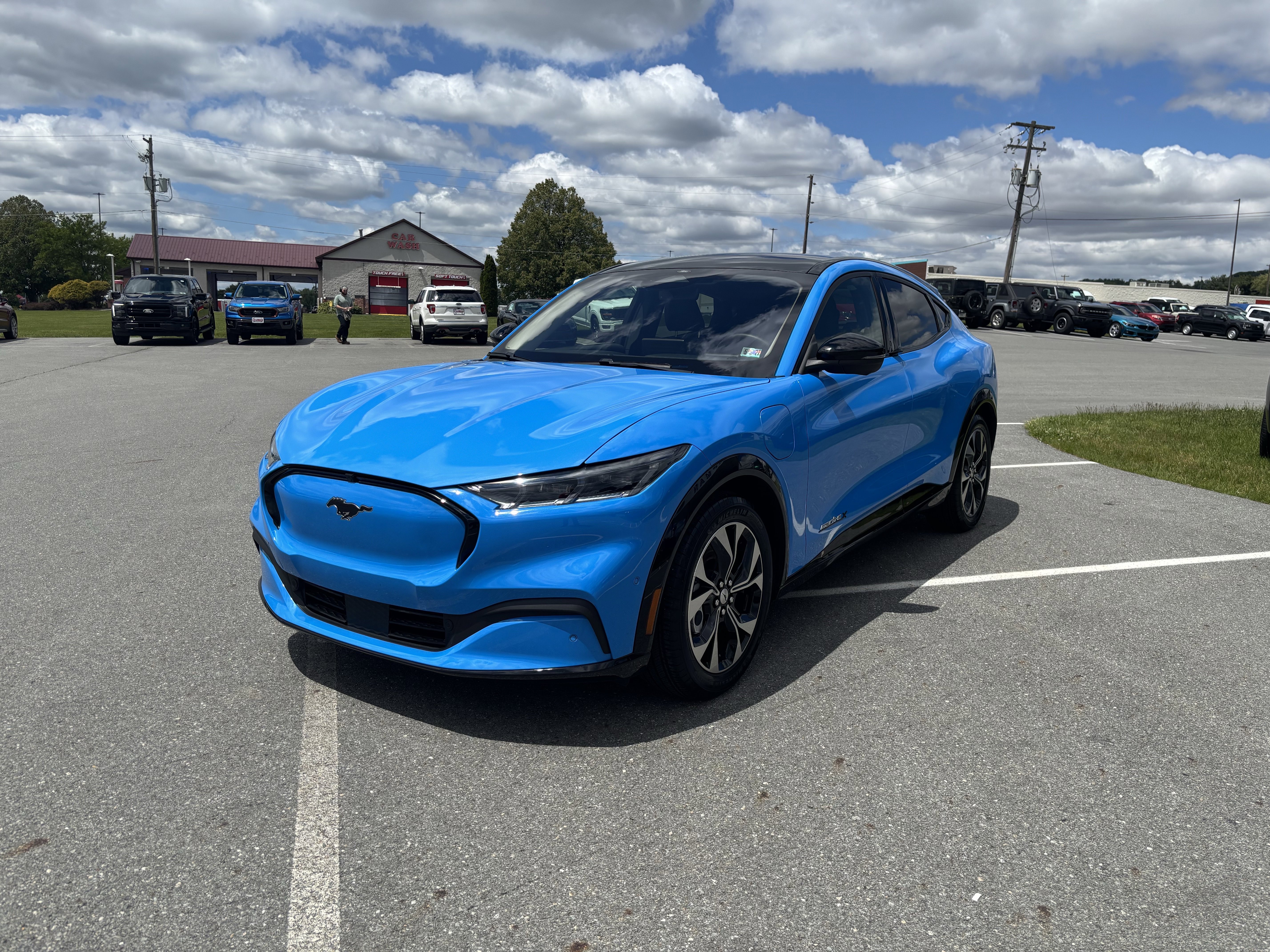 Used 2023 Blue Ford Premium image 3
