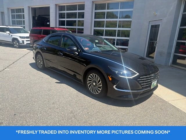 Used 2022 Black Hyundai Limited image 1