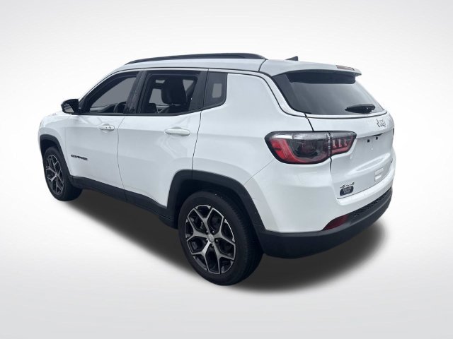 Used 2024 Bright White Clearcoat Jeep Latitude image 3