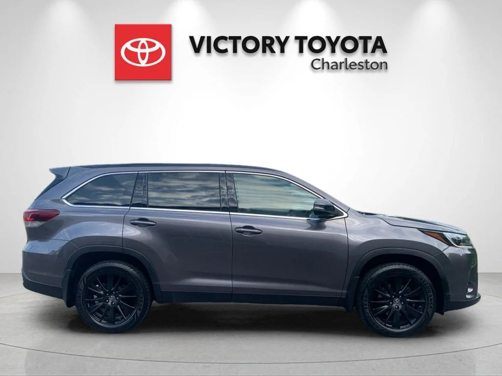 Used 2019 Gray Toyota SE image 6