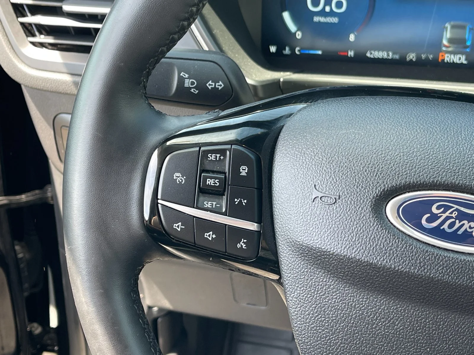Used 2024  Ford Platinum image 27