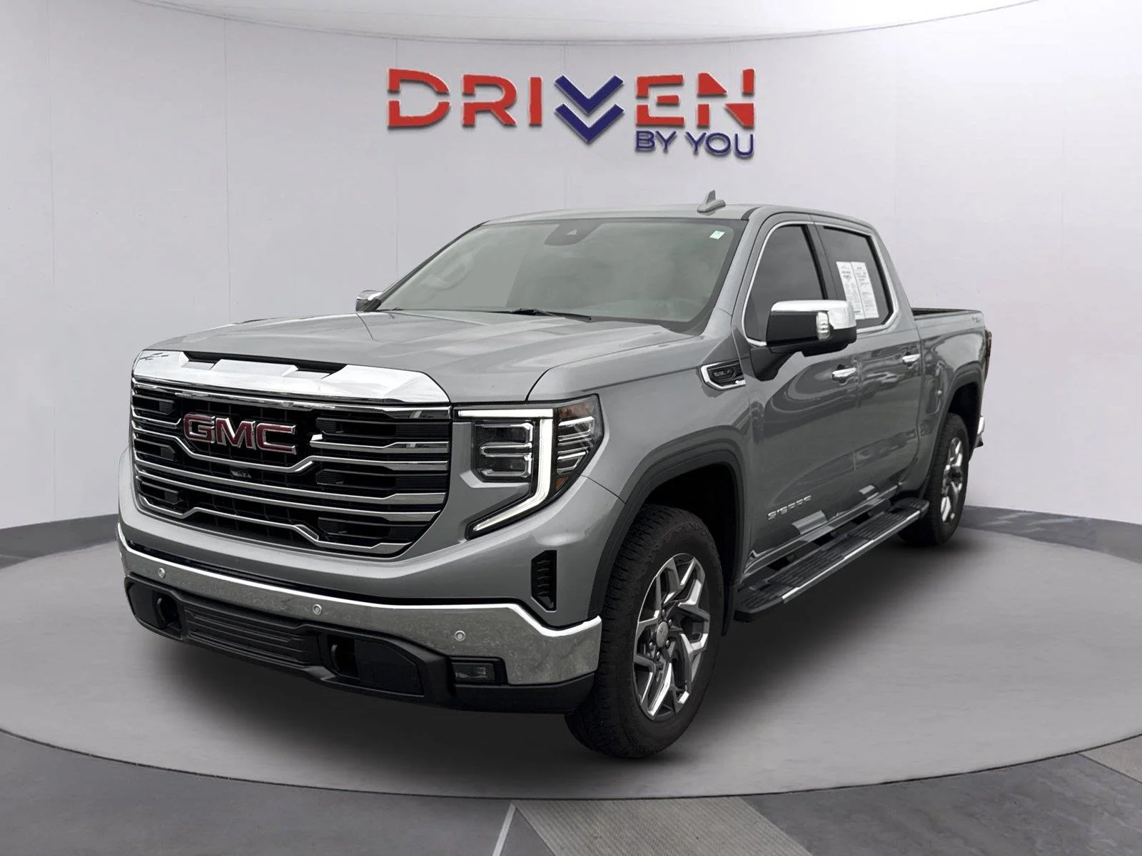 Used 2025 Sterling Metallic GMC SLT image 8