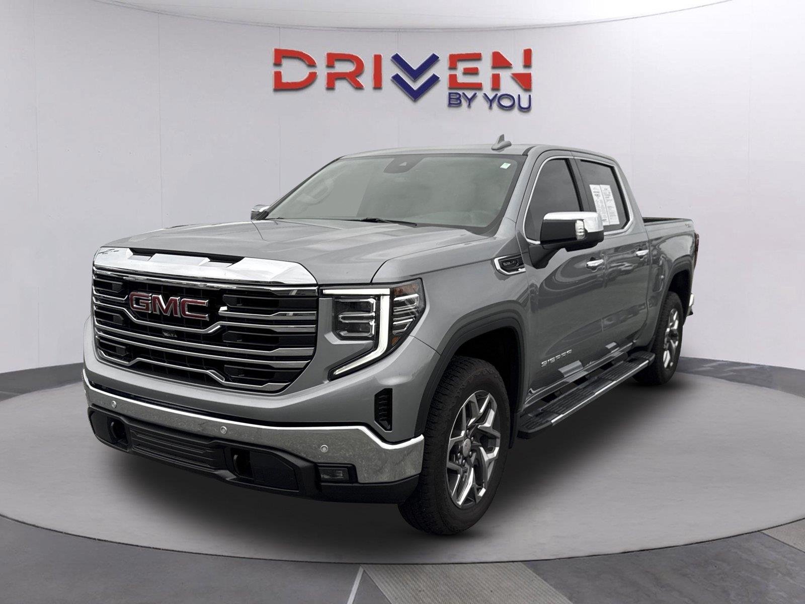 Used 2025 Sterling Metallic GMC SLT image 8