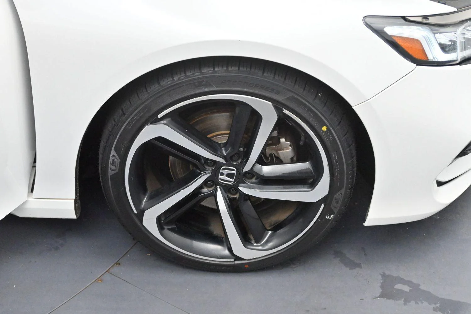 Used 2018 Platinum White Pearl Honda Sport image 32
