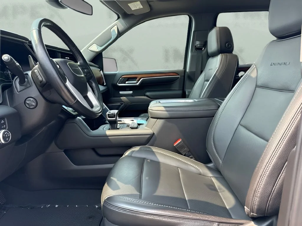 Used 2022 White Frost Tricoat GMC Denali image 9