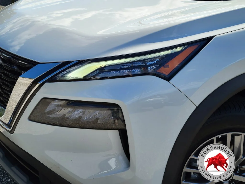 Used 2023 White Nissan S image 11