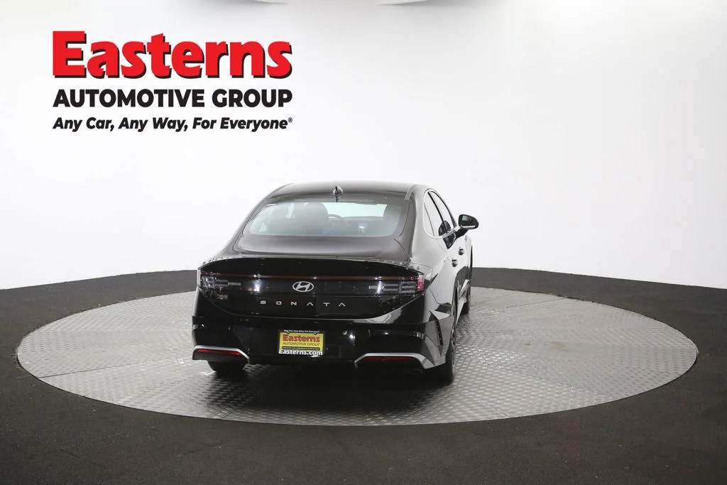 Used 2025 Black Hyundai SEL image 39
