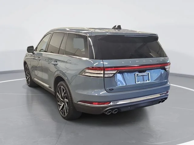 Used 2025 Blue Lincoln Reserve image 5