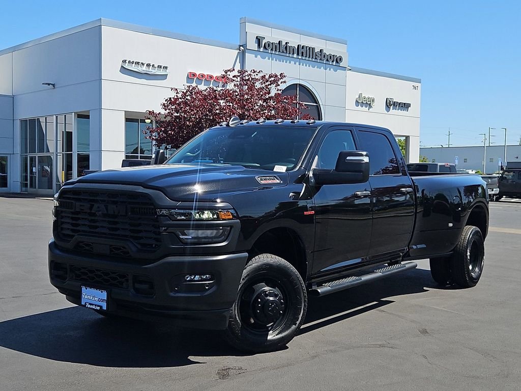New 2026 Diamond Black Crystal Pearl-Coat Exterior Paint RAM Tradesman image 2