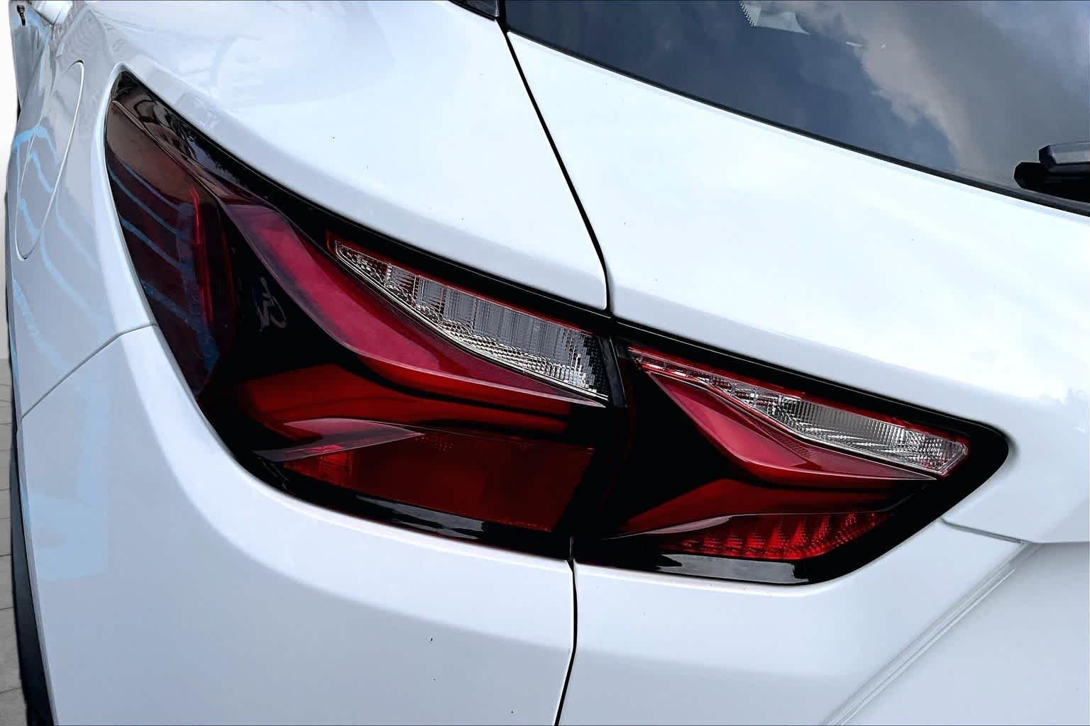 Used 2020 Summit White Chevrolet LT image 28
