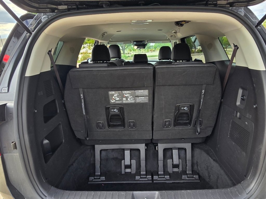 Used 2025 Aurora Black Pearl Kia LXS image 31