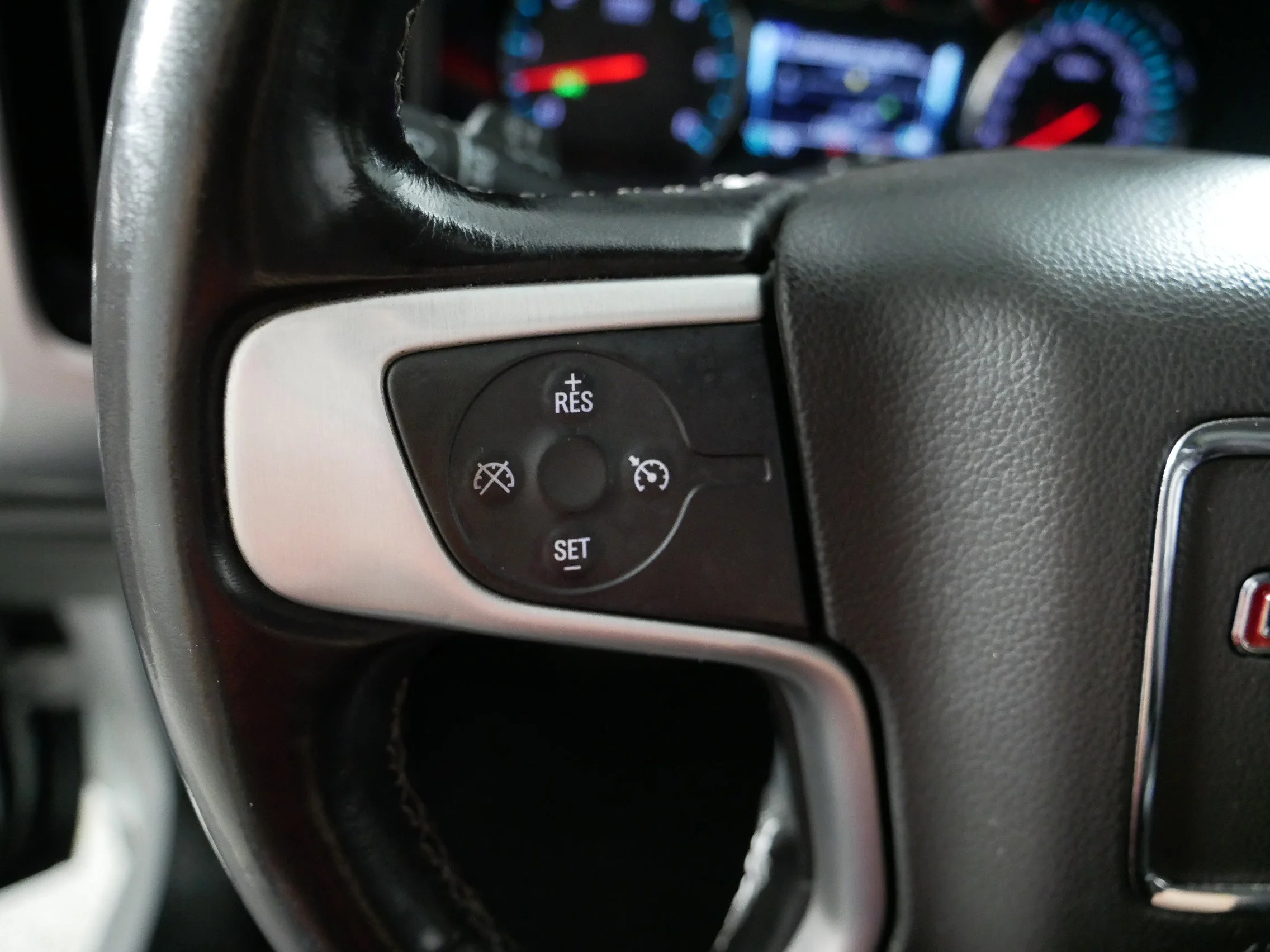 Used 2019 Summit White GMC SLE image 27