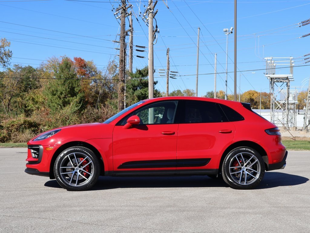 2022 Porsche Macan S photo 2