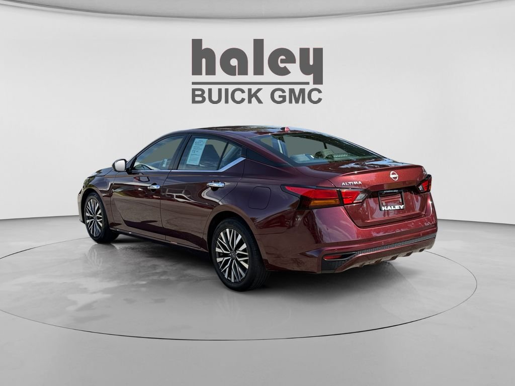 Used 2024 Red Nissan 2.5 SV image 3