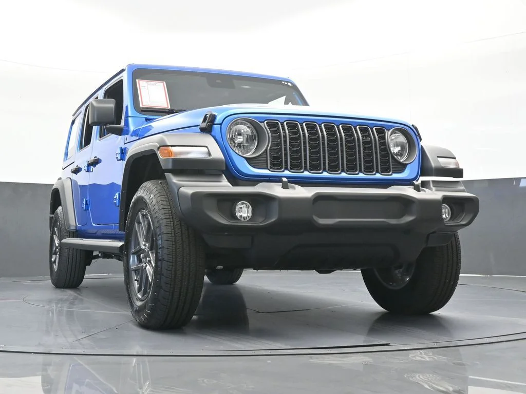 Used 2025 Hydro Blue Pearl Coat Jeep Sport S image 57