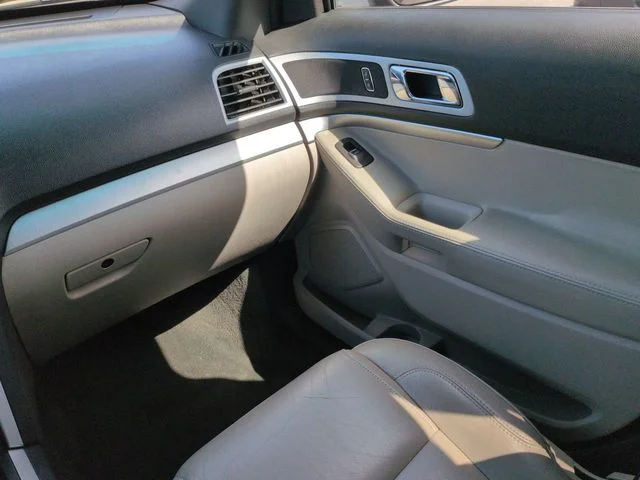 Used 2011 Red Ford XLT image 17