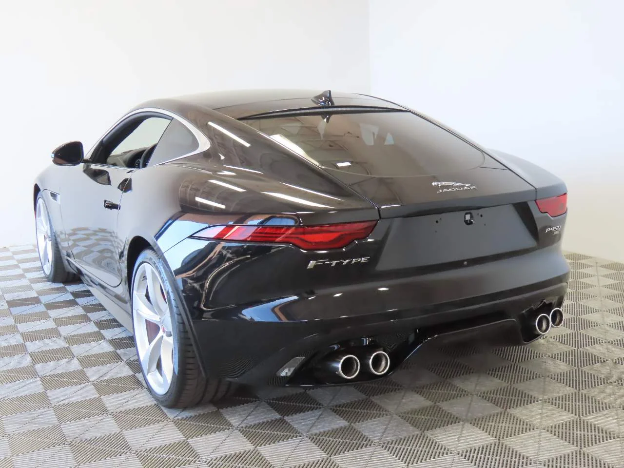 Used 2022 Santorini Black Jaguar P450 R-Dynamic image 3