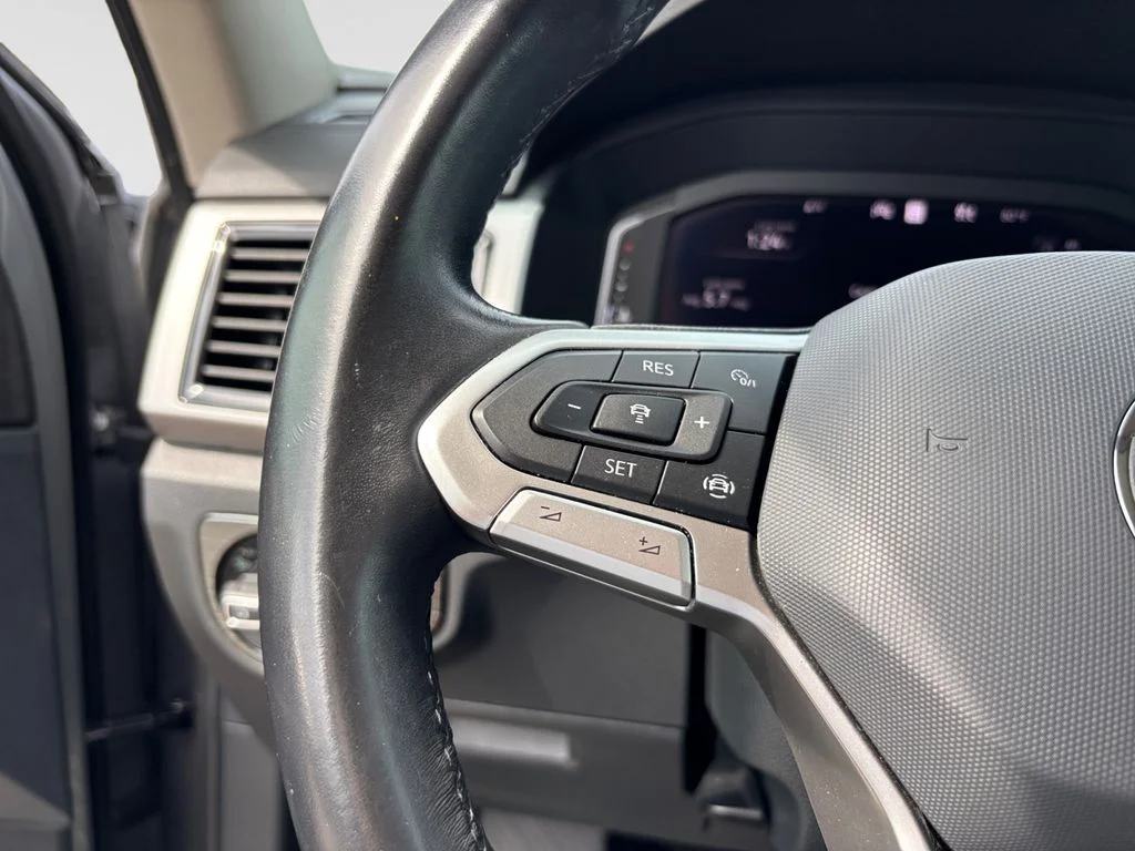 Used 2021 Silver Volkswagen SEL Premium image 26