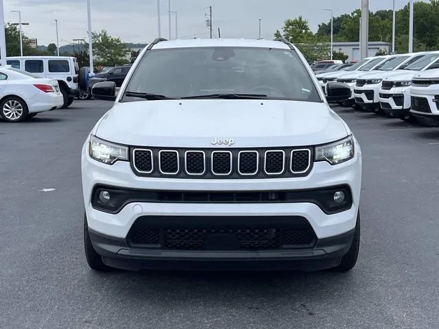 Used 2024 White Jeep Latitude image 8