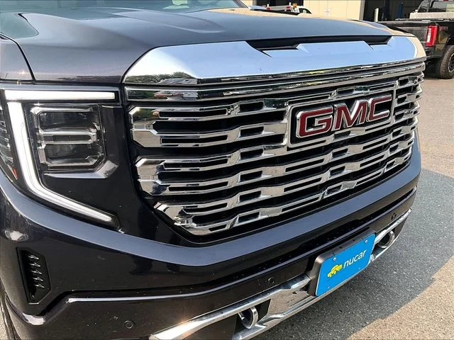 Used 2024 Silver GMC Denali image 31