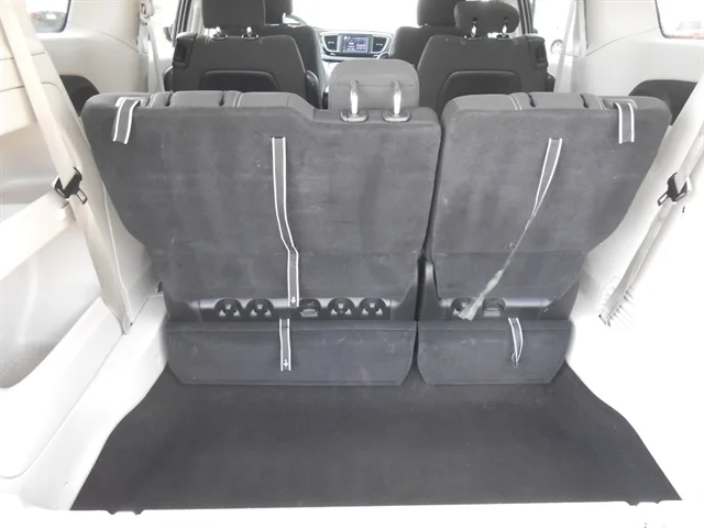 Used 2023 Atomic Silver CHRYSLER  image 5
