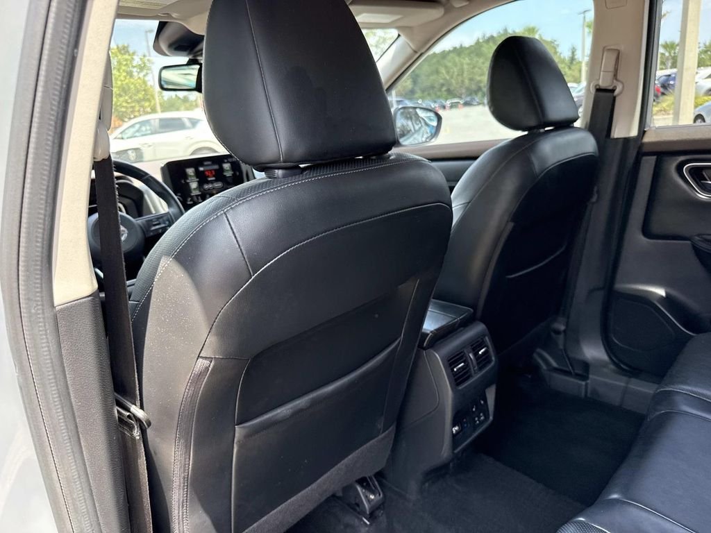 Used 2021 Gray Nissan Platinum image 13