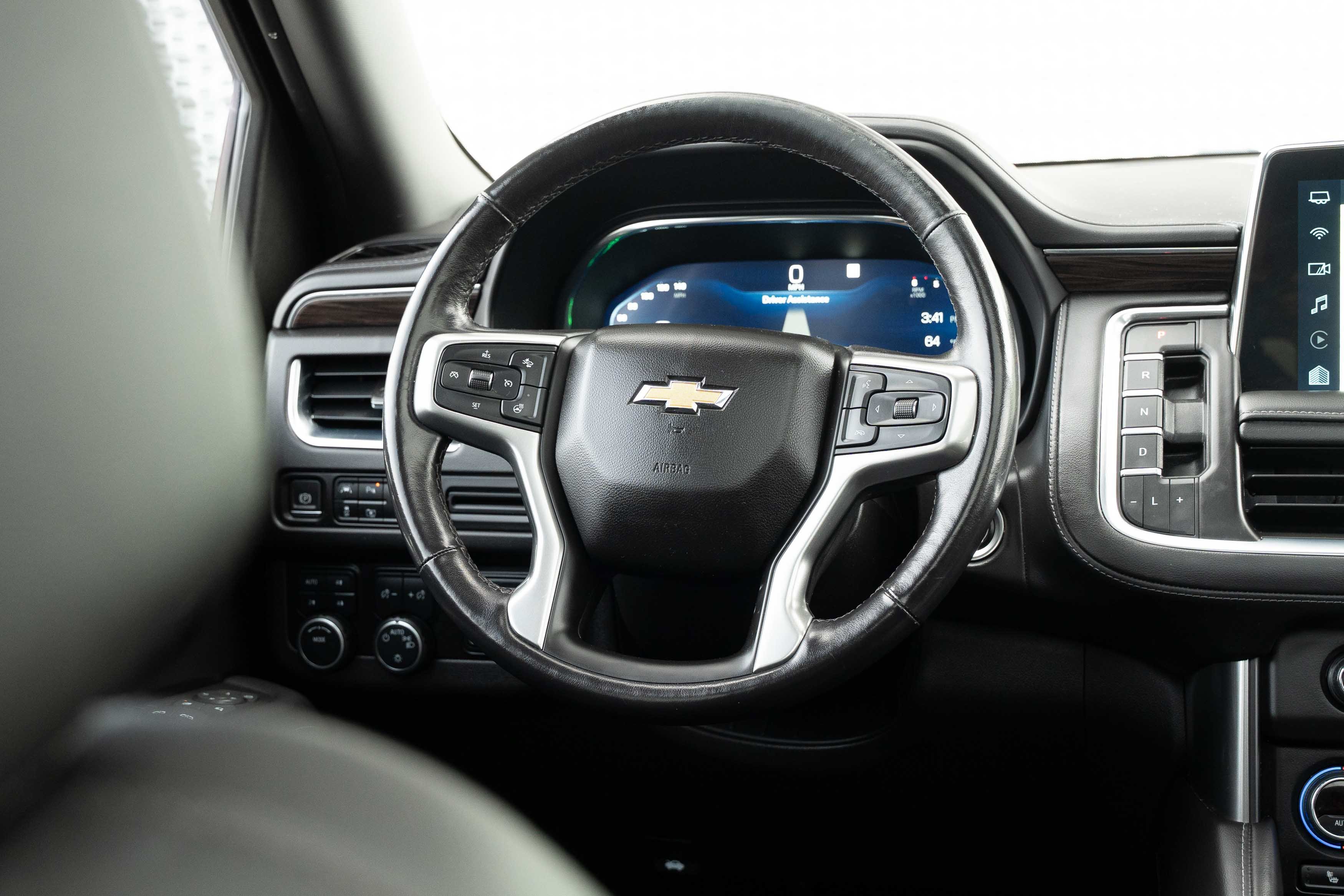 Used 2022 Iridescent Pearl Tricoat Chevrolet LT image 9