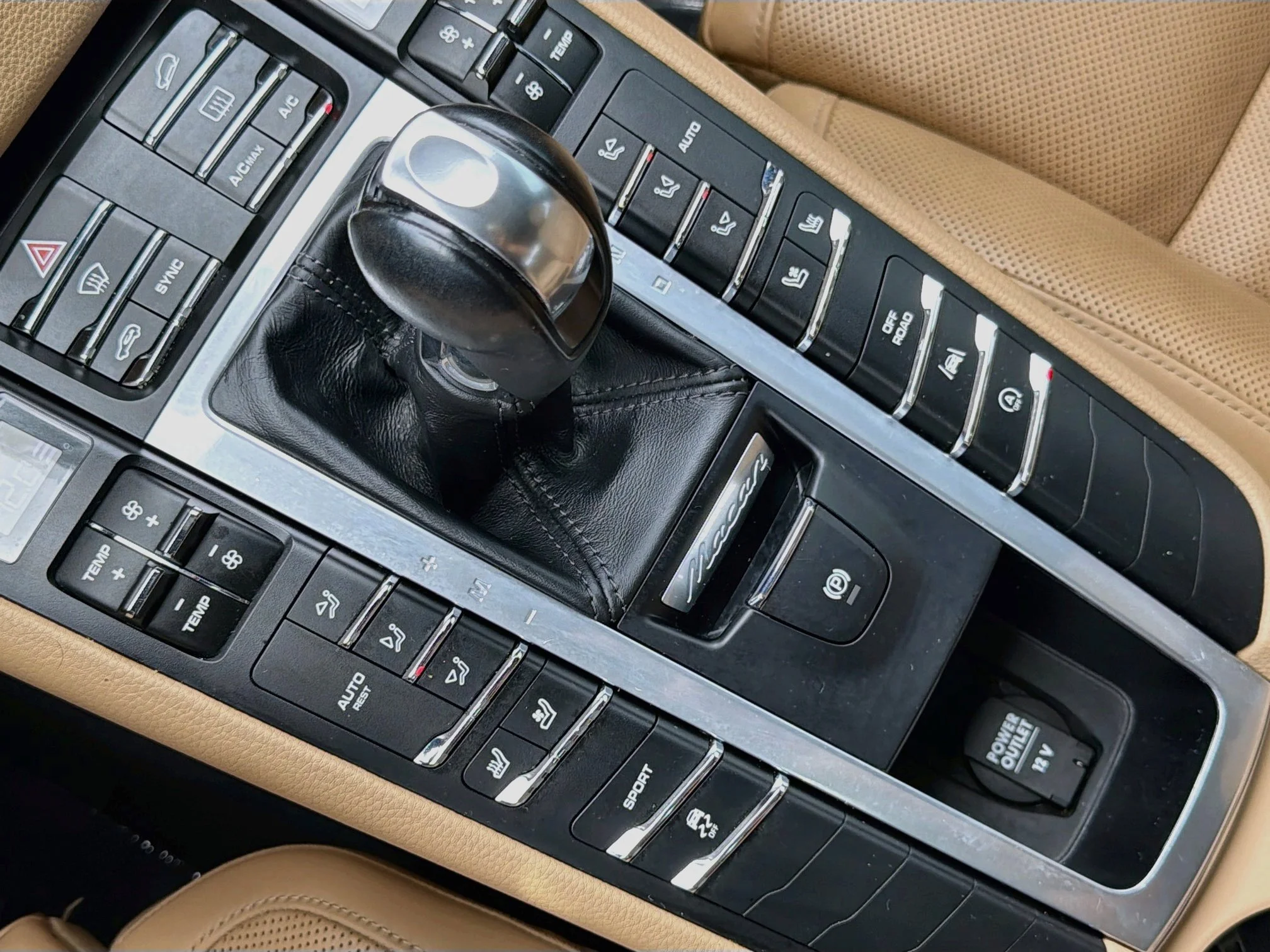 Used 2018 Mahogany Metallic Porsche S image 28