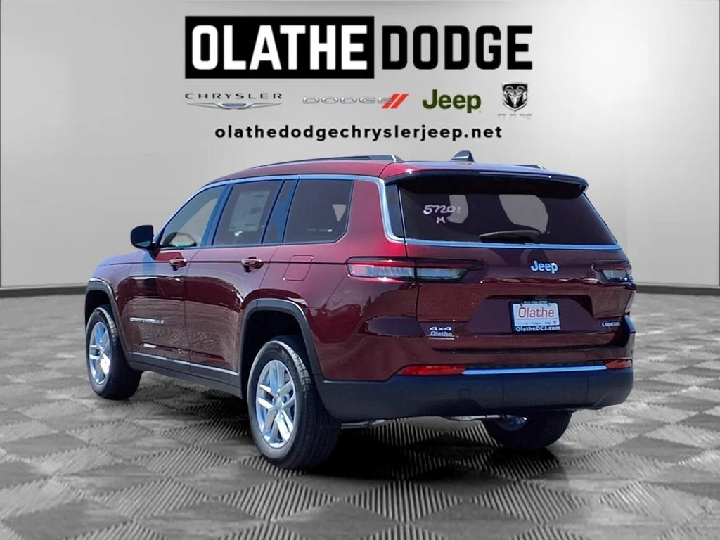 New 2026 Velvet Red Pearl-Coat Exterior Paint Jeep Laredo image 3