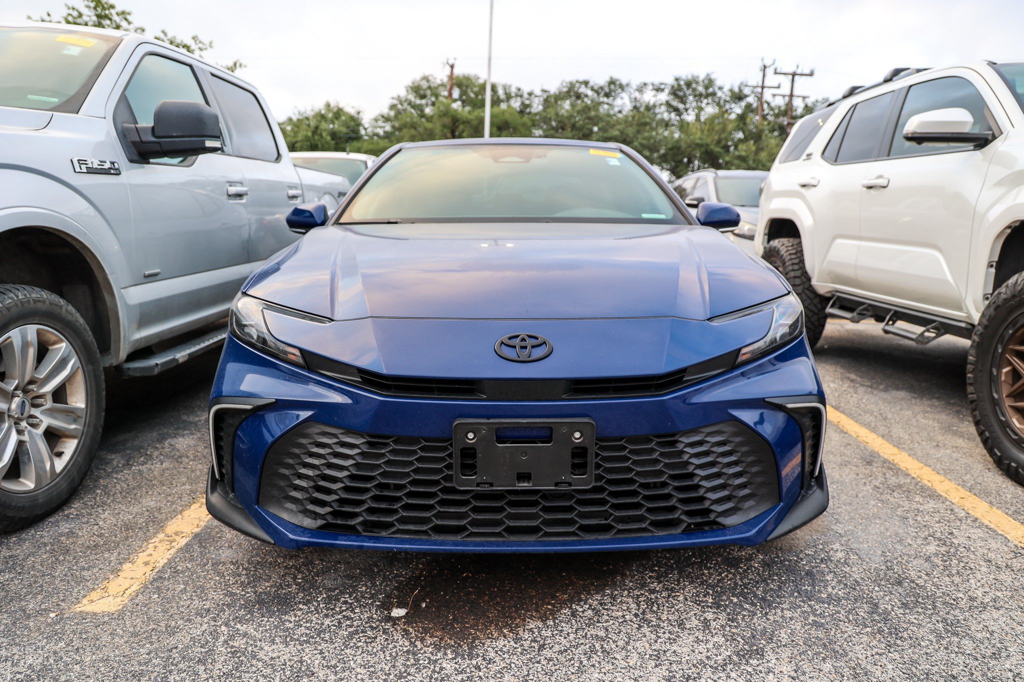 Used 2025 RESERVOIR BLUE Toyota SE image 3