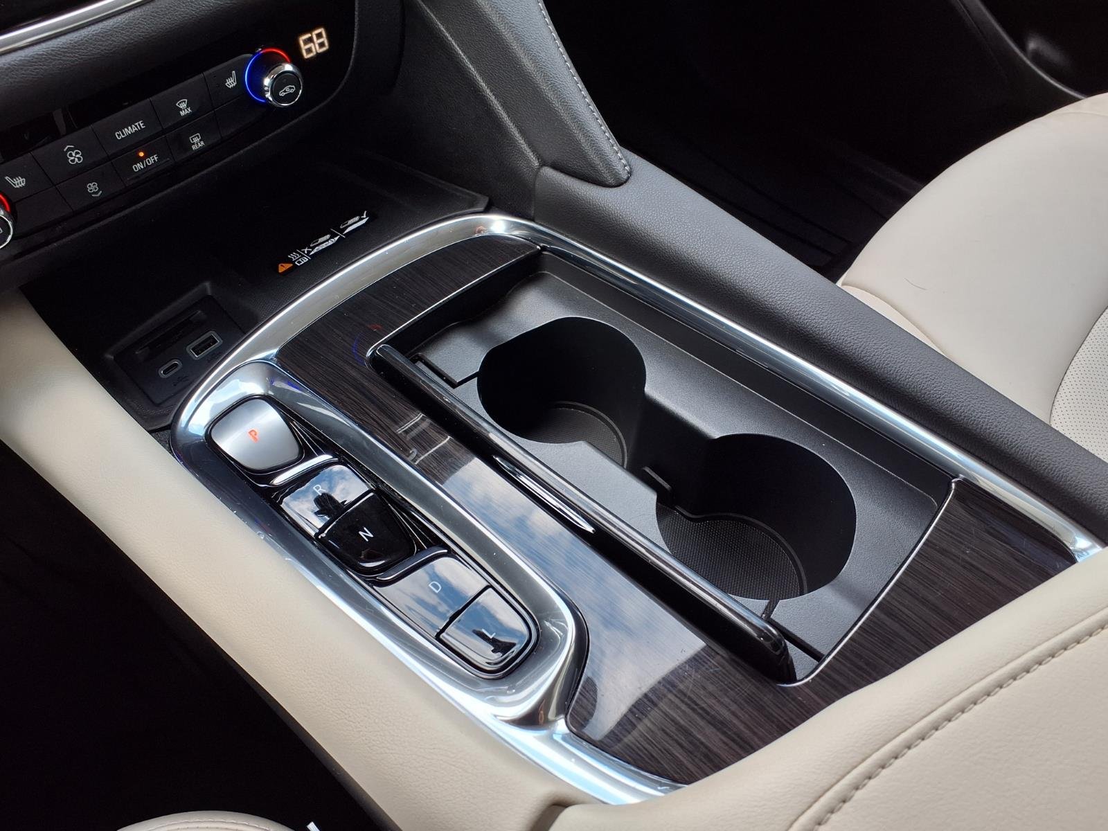 Used 2023 White Buick Essence image 6