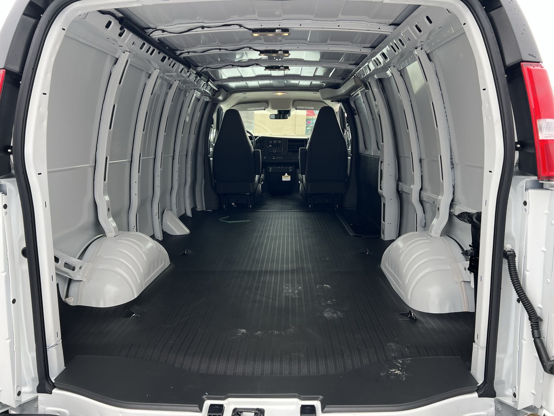 2025 Chevrolet Express Cargo Work Van - Photo 27