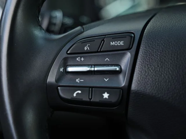 Used 2023 Lunar White Hyundai SEL image 34