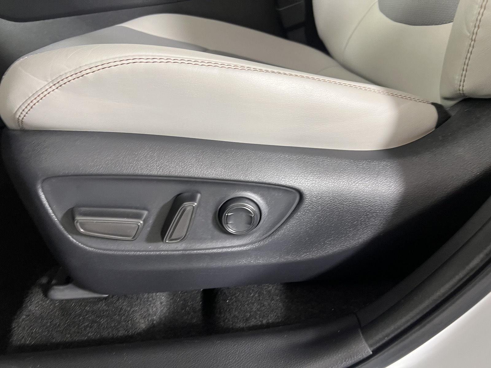 Used 2024 Wind Chill Pearl Toyota Limited image 14