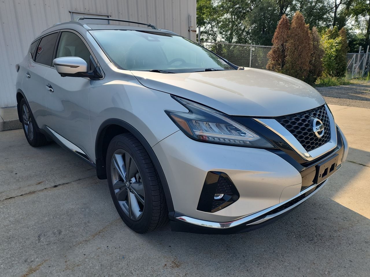 Used 2021 Silver Nissan Platinum image 1