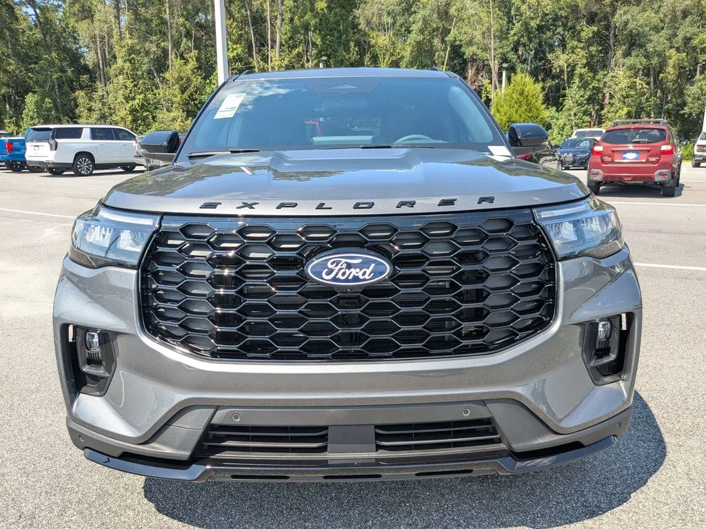 New 2027 Carbonized Gray Metallic Ford ST-Line image 11