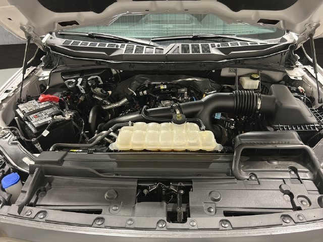 Used 2022 White Ford XLT image 26