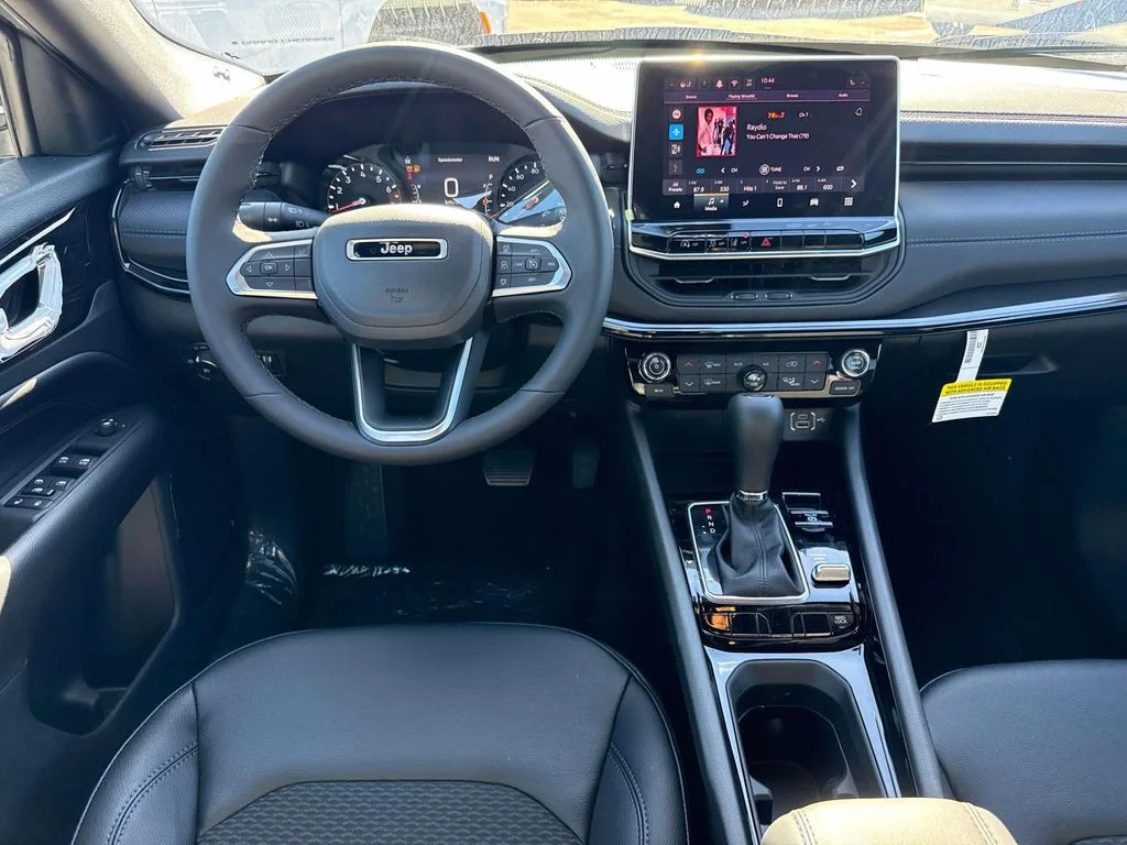 New 2026 White Jeep Latitude image 10