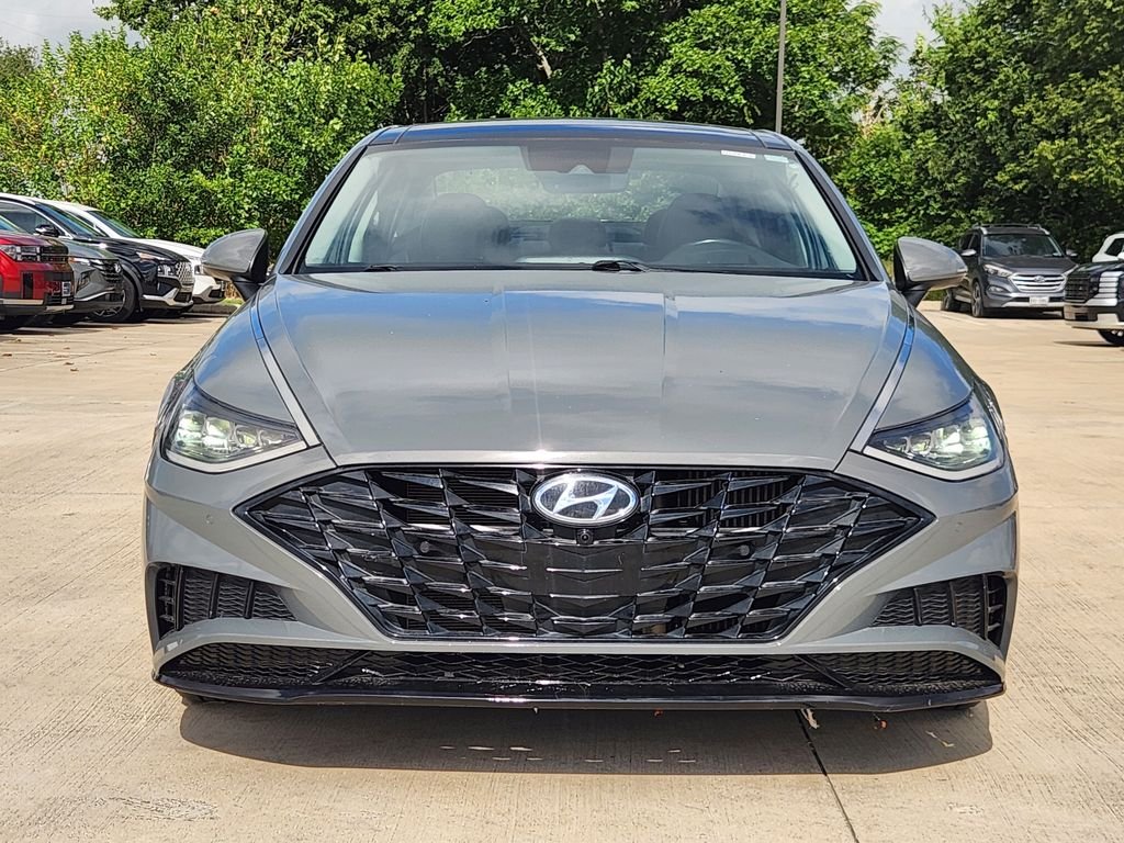 Used 2022 Hampton Gray Hyundai Limited image 2
