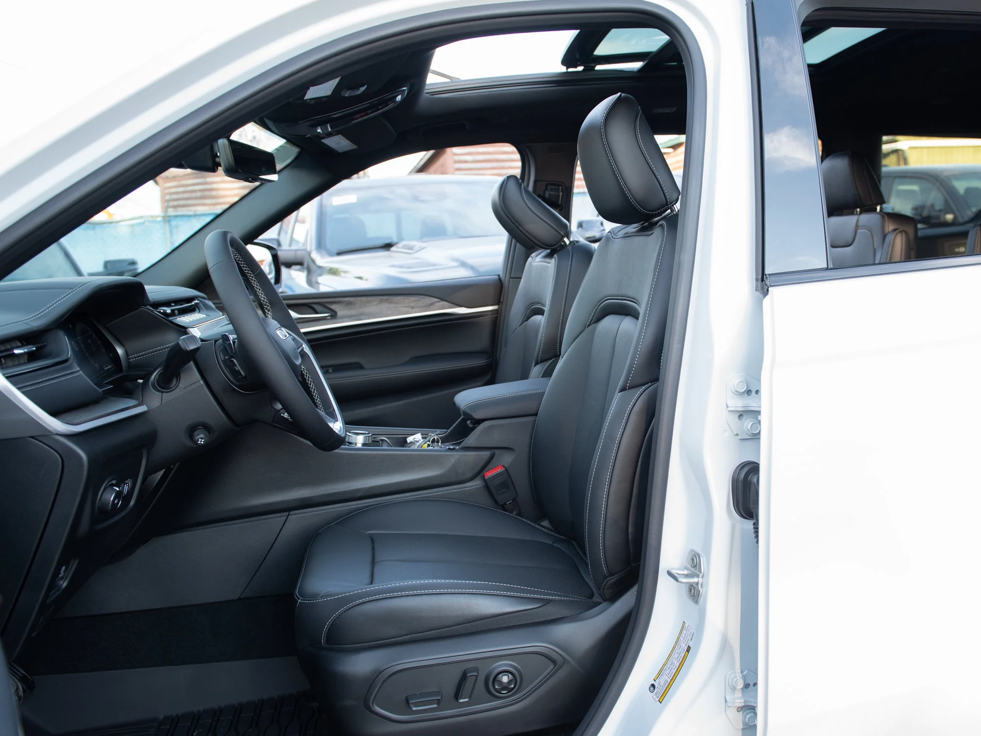 New 2026 White Jeep Limited Reserve* image 23