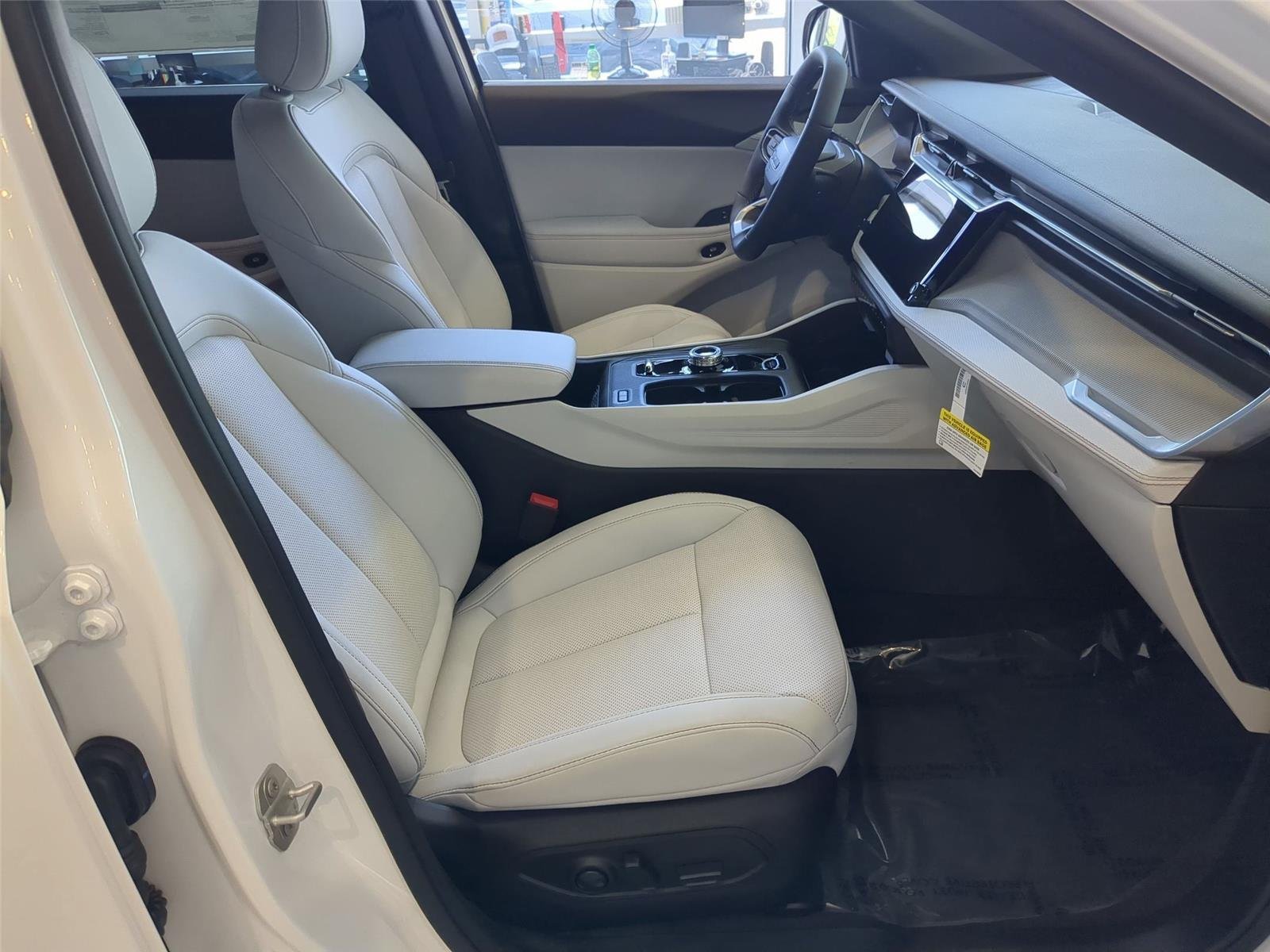 New 2026 Bright White Clear-Coat Exterior Paint Jeep Limited image 27