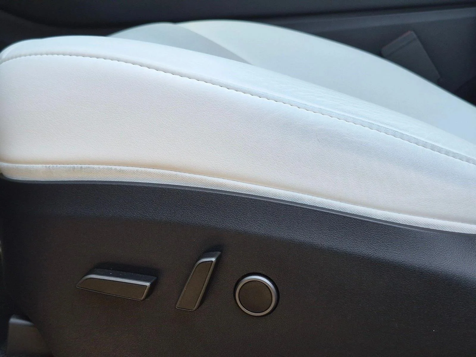 Used 2025 Pearl White Multi-Coat Tesla Long Range image 4