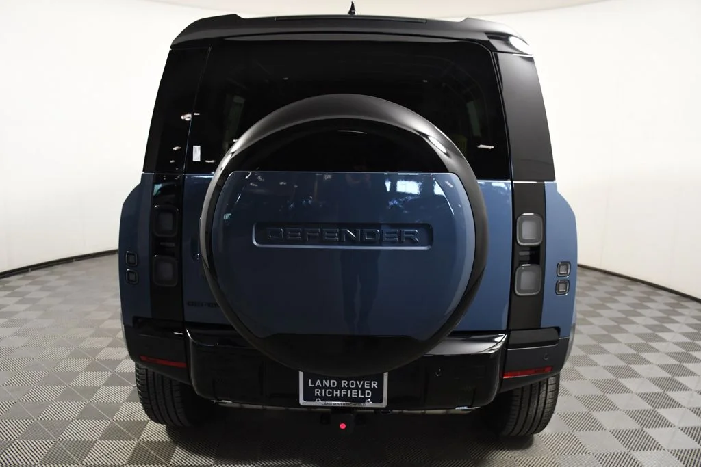 New 2026 Tasman Blue Land Rover S image 5