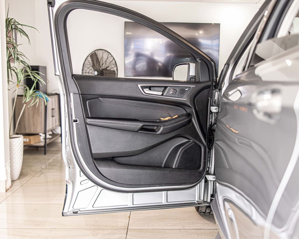 Used 2022 Silver Ford Titanium image 33
