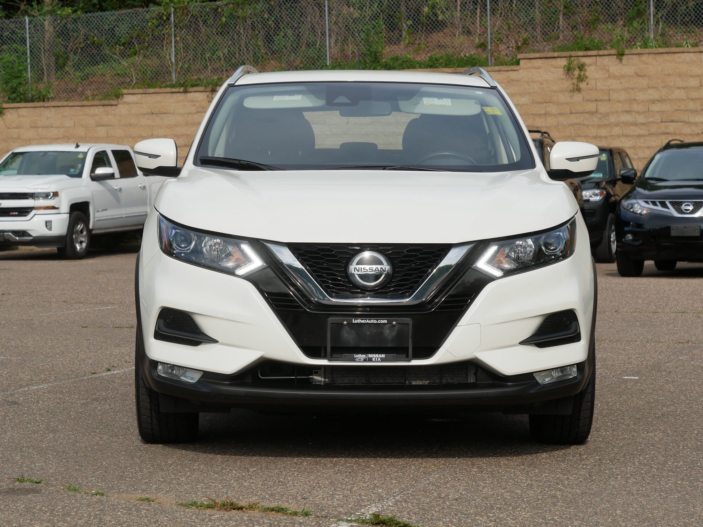 Certified Used 2022 Pearl White Tricoat Nissan SV image 2