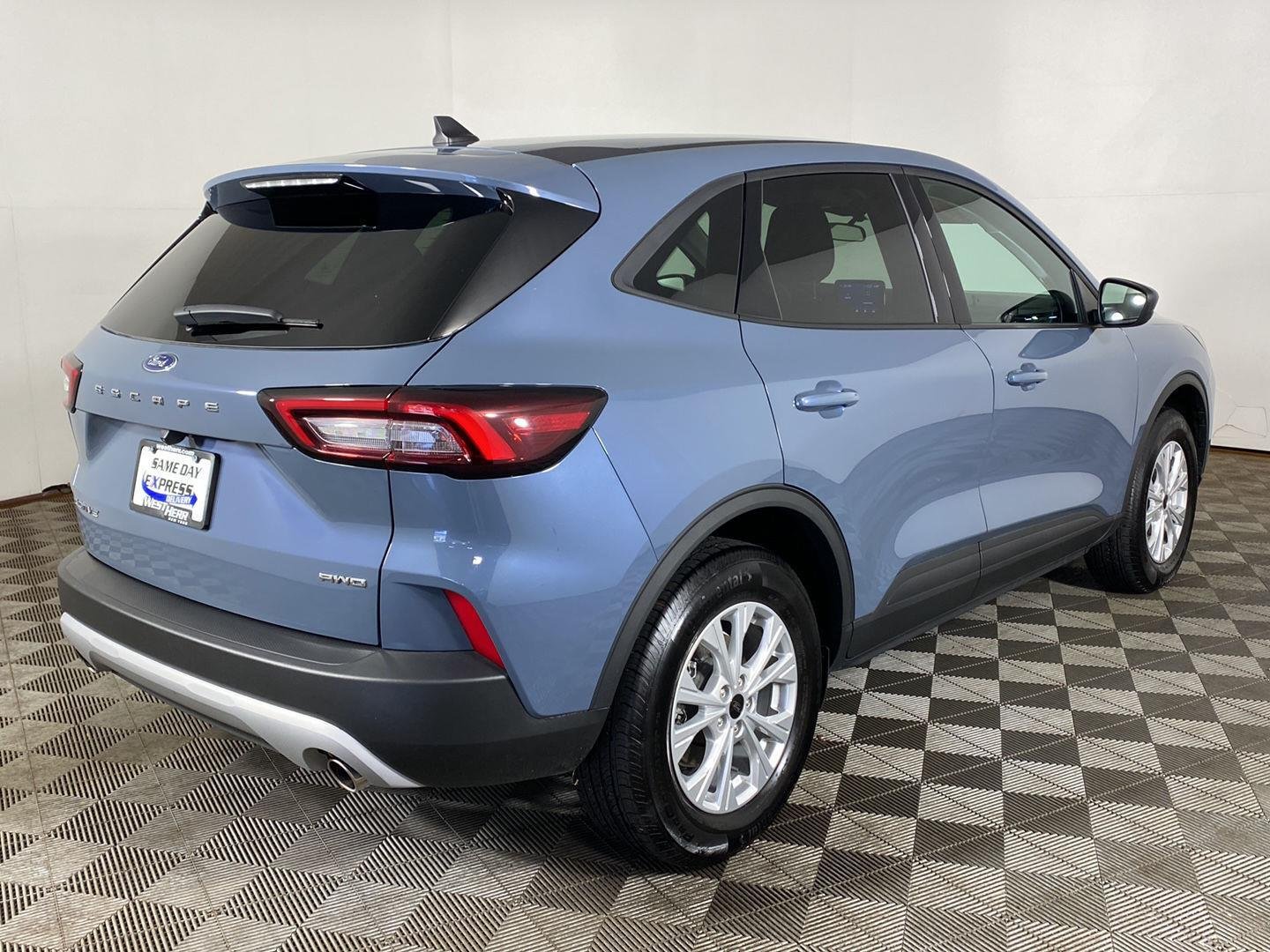 Used 2025 Vapor Blue Ford Active image 20