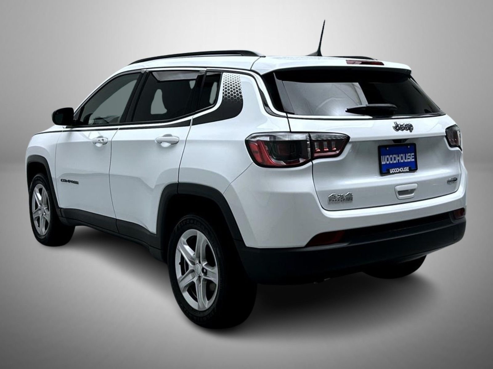 Used 2023 White Jeep Latitude image 7