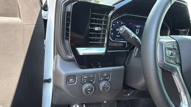 Used 2026 Summit White Chevrolet LT Trail Boss image 21